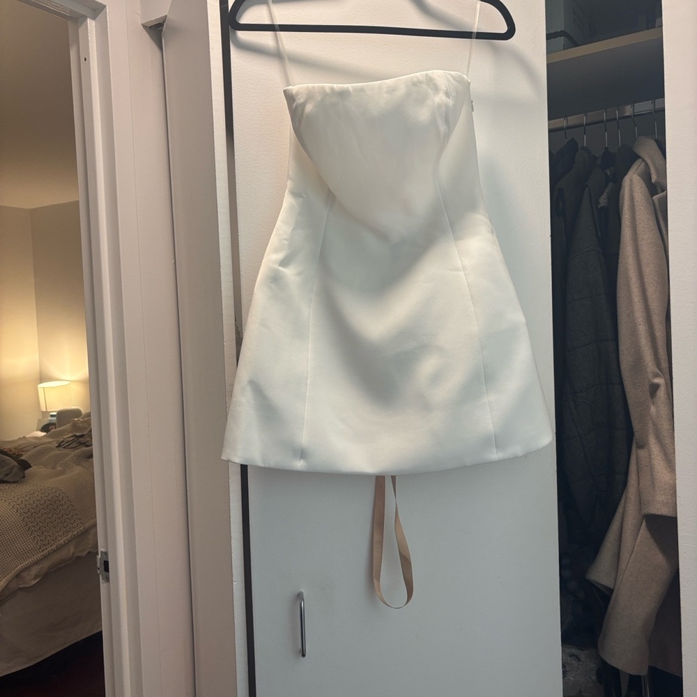 Meshki Elegant Black and Cream Backless Dress - Picture 5 of 7